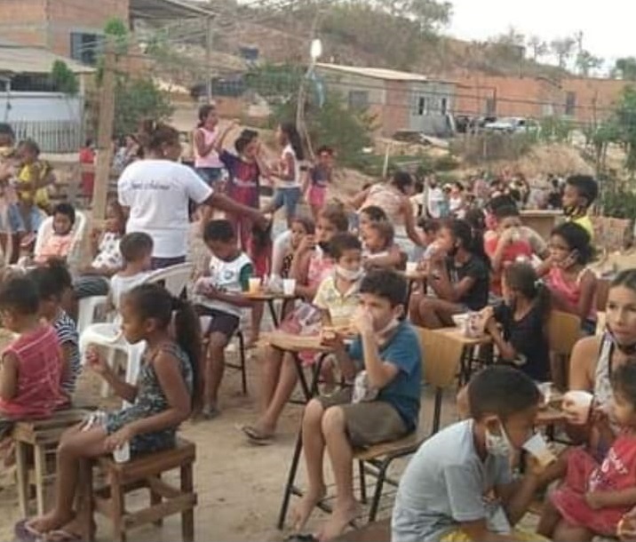 Voluntários no início do projeto Águia